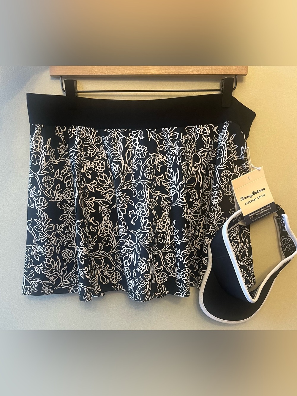 NWT Tommy Bahama Upf 50 Mini Skort & Matching Visor Women's Size XL